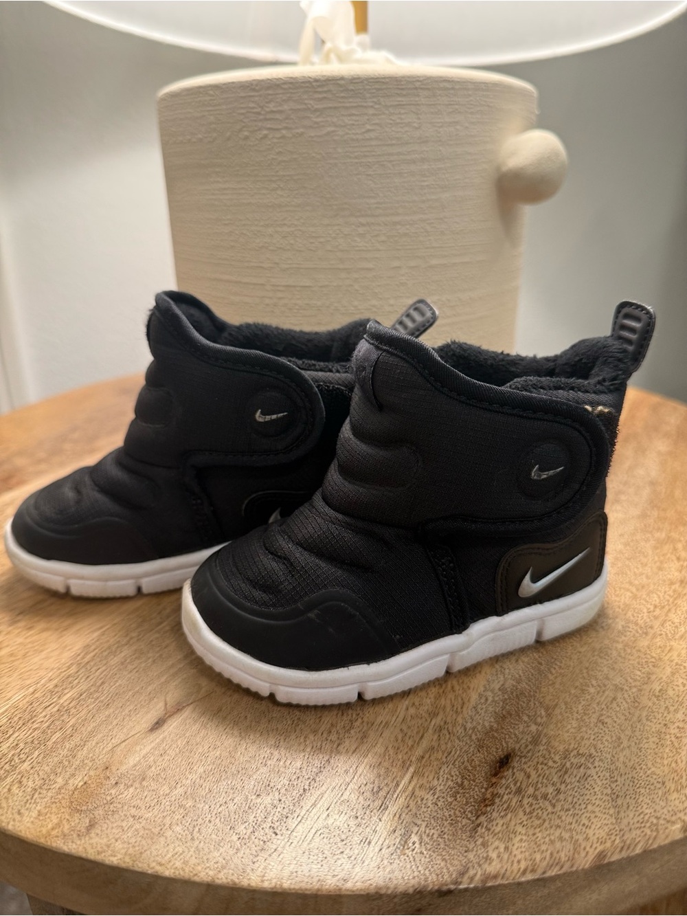 Nike Kids Novice High Top Sneaker Boots Cozy Water Resistant Size 6C